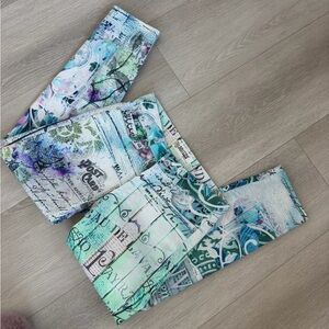 DOLCEZZA ARTDECO GRAPHIC JEANS 
5 pocket front zip design with belt loops 
A 6